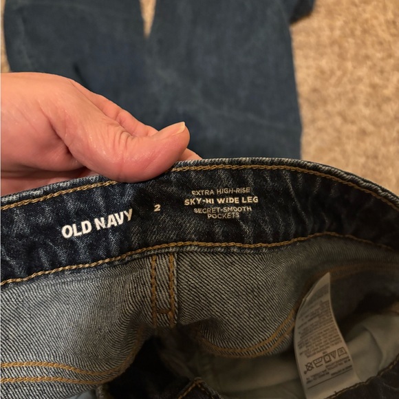 Old Navy Extra High Rise, Sky-High Wide Leg Jeans - Picture 2 of 2